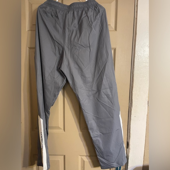 Under armor size large, all season gear, Slicky pants. Gray and yellow. - Picture 2 of 4